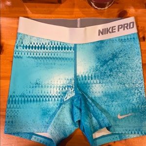 Girls Nike Pro GUC Medium